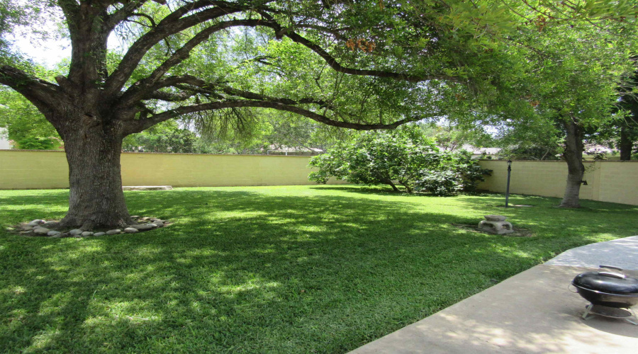 405 Longshadow Rd, Laredo, Texas 78041, 4 Bedrooms Bedrooms, 9 Rooms Rooms,3 BathroomsBathrooms,Residential,For Sale,405 Longshadow Rd,20262144