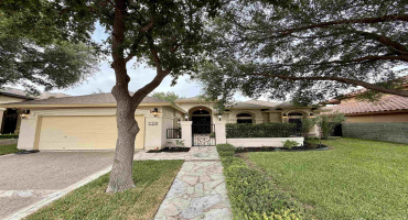 108 Watson Lake Dr, LAREDO, Texas 78045, 3 Bedrooms Bedrooms, 8 Rooms Rooms,3 BathroomsBathrooms,Residential,For Sale,108 Watson Lake Dr,20262145