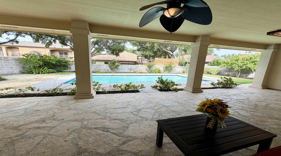 108 Watson Lake Dr, LAREDO, Texas 78045, 3 Bedrooms Bedrooms, 8 Rooms Rooms,3 BathroomsBathrooms,Residential,For Sale,108 Watson Lake Dr,20262145
