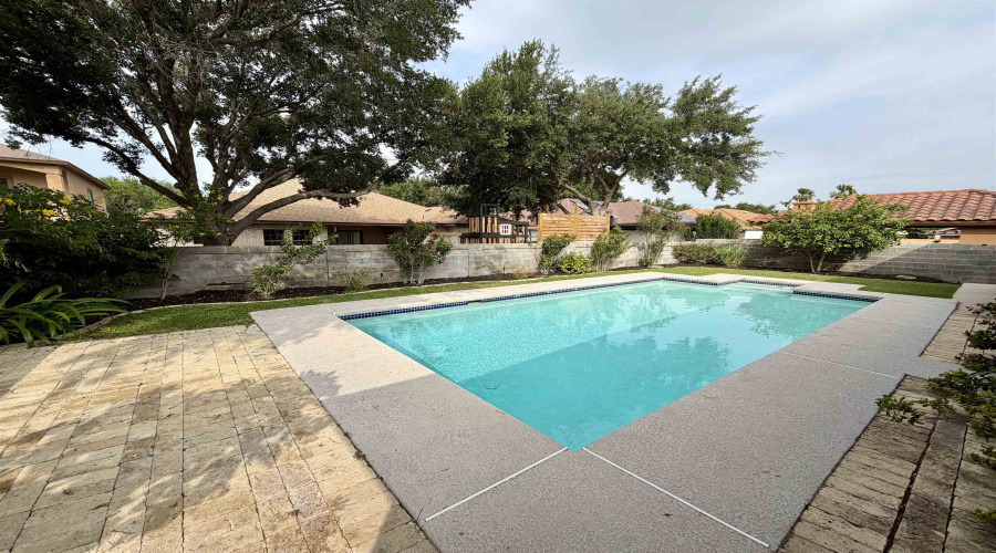 108 Watson Lake Dr, LAREDO, Texas 78045, 3 Bedrooms Bedrooms, 8 Rooms Rooms,3 BathroomsBathrooms,Residential,For Sale,108 Watson Lake Dr,20262145
