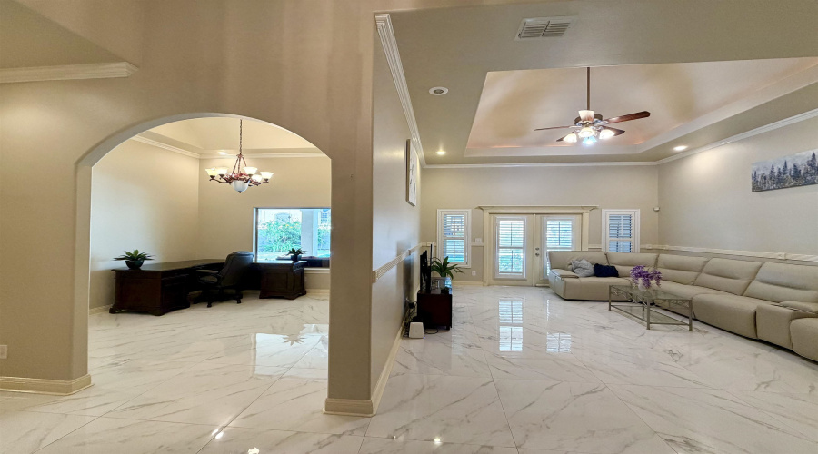 108 Watson Lake Dr, LAREDO, Texas 78045, 3 Bedrooms Bedrooms, 8 Rooms Rooms,3 BathroomsBathrooms,Residential,For Sale,108 Watson Lake Dr,20262145