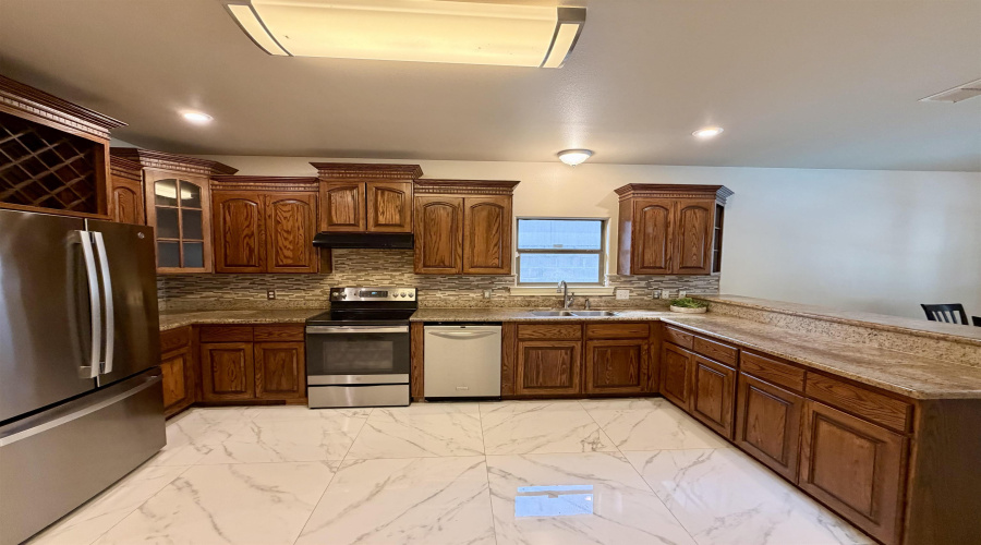 108 Watson Lake Dr, LAREDO, Texas 78045, 3 Bedrooms Bedrooms, 8 Rooms Rooms,3 BathroomsBathrooms,Residential,For Sale,108 Watson Lake Dr,20262145