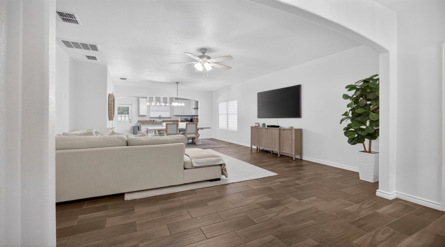 317 Kahlo Lp, Laredo, Texas 78045, 4 Bedrooms Bedrooms, 6 Rooms Rooms,2 BathroomsBathrooms,Residential,For Sale,317 Kahlo Lp,20262150