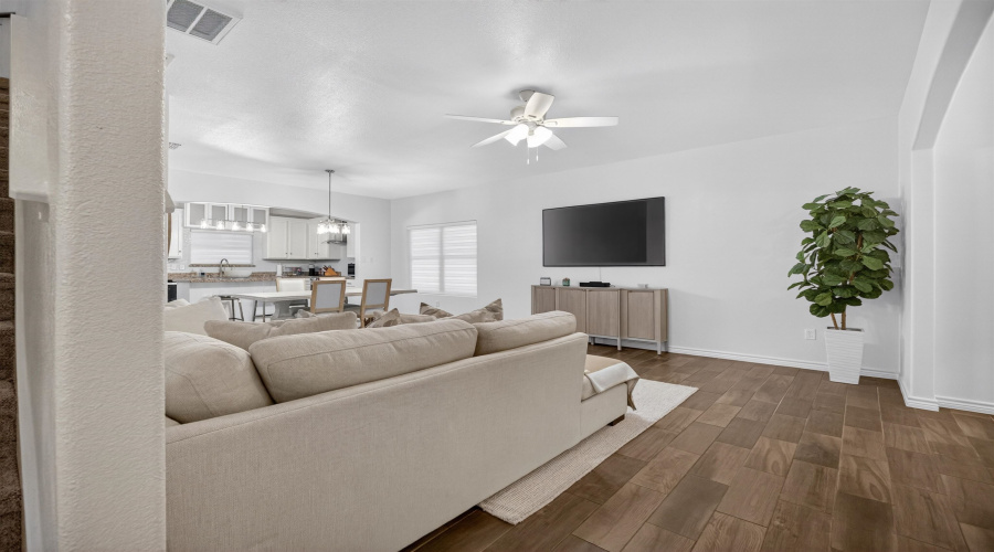 317 Kahlo Lp, Laredo, Texas 78045, 4 Bedrooms Bedrooms, 6 Rooms Rooms,2 BathroomsBathrooms,Residential,For Sale,317 Kahlo Lp,20262150