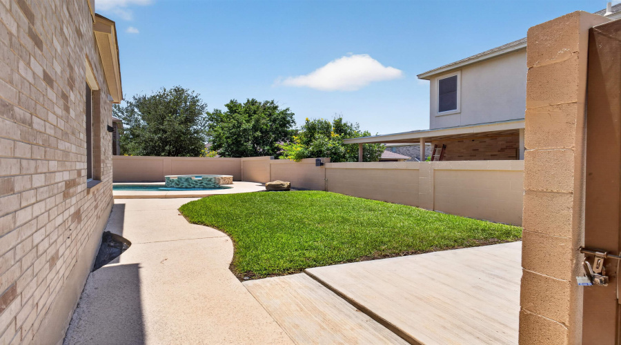 317 Kahlo Lp, Laredo, Texas 78045, 4 Bedrooms Bedrooms, 6 Rooms Rooms,2 BathroomsBathrooms,Residential,For Sale,317 Kahlo Lp,20262150