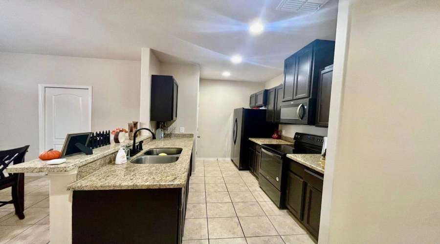 114 Niagara Dr., LAREDO, Texas 78045, 3 Bedrooms Bedrooms, 6 Rooms Rooms,2 BathroomsBathrooms,Residential,For Rent,114 Niagara Dr.,20262152