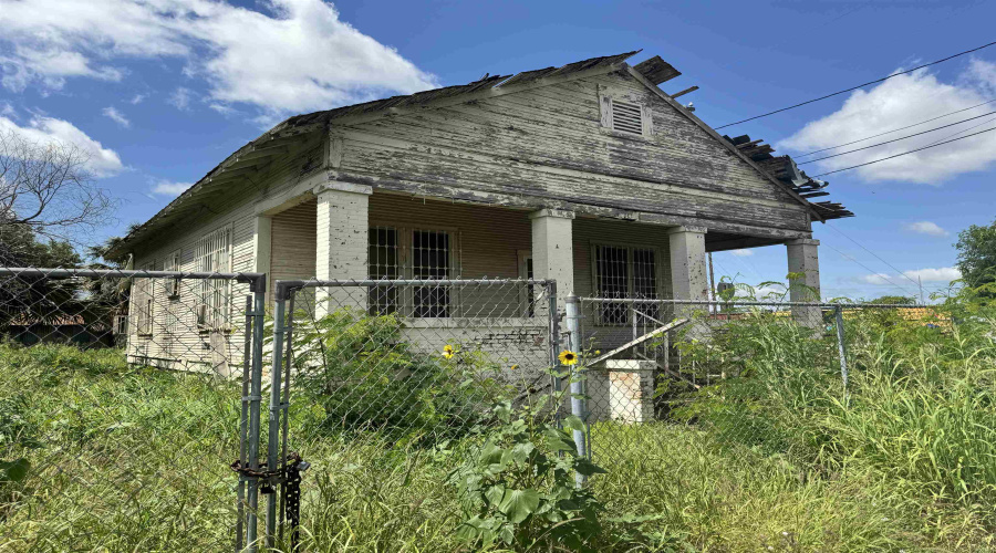 2019 Victoria St, Laredo, Texas 78040, 2 Bedrooms Bedrooms, 3 Rooms Rooms,1 BathroomBathrooms,Residential,For Sale,2019 Victoria St,20262153