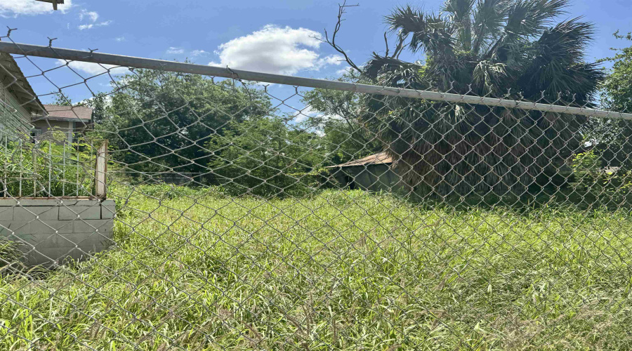 2019 Victoria St, Laredo, Texas 78040, 2 Bedrooms Bedrooms, 3 Rooms Rooms,1 BathroomBathrooms,Residential,For Sale,2019 Victoria St,20262153