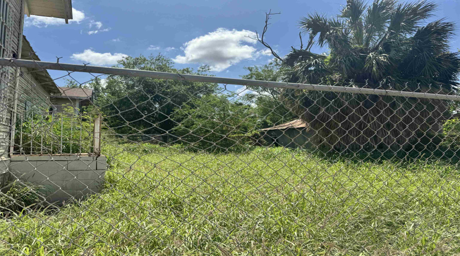 2019 Victoria St, Laredo, Texas 78040, 2 Bedrooms Bedrooms, 3 Rooms Rooms,1 BathroomBathrooms,Residential,For Sale,2019 Victoria St,20262153