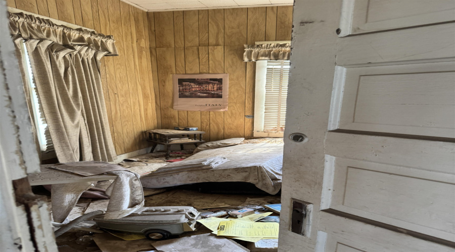 2019 Victoria St, Laredo, Texas 78040, 2 Bedrooms Bedrooms, 3 Rooms Rooms,1 BathroomBathrooms,Residential,For Sale,2019 Victoria St,20262153