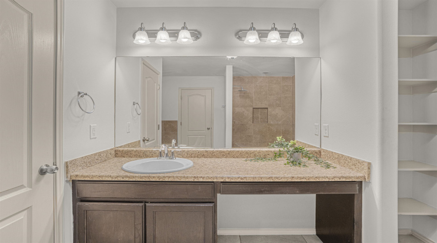 1601 Ann Harbor St, Laredo, Texas 77804-5, 4 Bedrooms Bedrooms, 7 Rooms Rooms,2 BathroomsBathrooms,Residential,For Sale,1601 Ann Harbor St,20262154