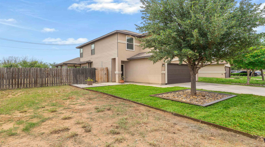 1601 Ann Harbor St, Laredo, Texas 77804-5, 4 Bedrooms Bedrooms, 7 Rooms Rooms,2 BathroomsBathrooms,Residential,For Sale,1601 Ann Harbor St,20262154