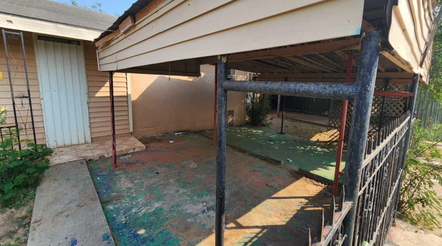 902 Laredo Ave, Zapata, Texas 78076, 4 Bedrooms Bedrooms, 6 Rooms Rooms,2 BathroomsBathrooms,Residential,For Sale,902 Laredo Ave,20262157