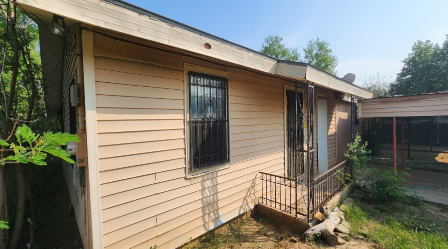902 Laredo Ave, Zapata, Texas 78076, 4 Bedrooms Bedrooms, 6 Rooms Rooms,2 BathroomsBathrooms,Residential,For Sale,902 Laredo Ave,20262157