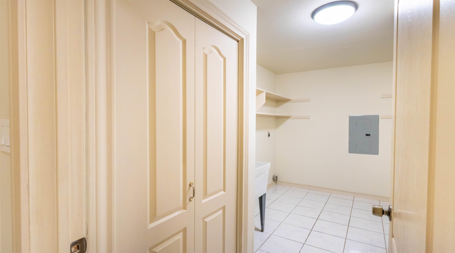 109 Devonshire Ct, Laredo, Texas 78041, 6 Bedrooms Bedrooms, 10 Rooms Rooms,4 BathroomsBathrooms,Residential,For Sale,109 Devonshire Ct,20262163