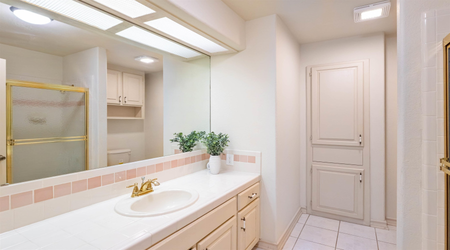 109 Devonshire Ct, Laredo, Texas 78041, 6 Bedrooms Bedrooms, 10 Rooms Rooms,4 BathroomsBathrooms,Residential,For Sale,109 Devonshire Ct,20262163