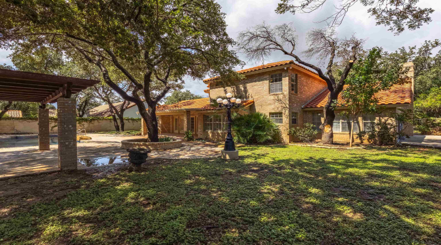 109 Devonshire Ct, Laredo, Texas 78041, 6 Bedrooms Bedrooms, 10 Rooms Rooms,4 BathroomsBathrooms,Residential,For Sale,109 Devonshire Ct,20262163