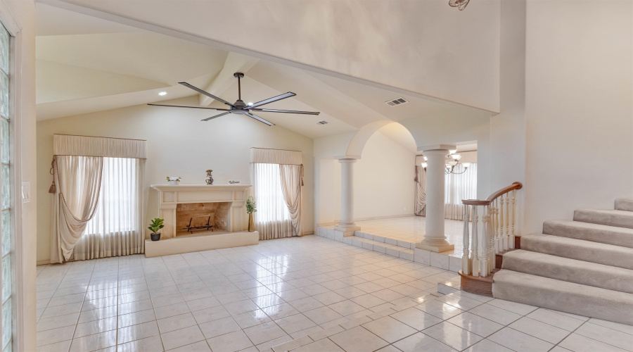 109 Devonshire Ct, Laredo, Texas 78041, 6 Bedrooms Bedrooms, 10 Rooms Rooms,4 BathroomsBathrooms,Residential,For Sale,109 Devonshire Ct,20262163