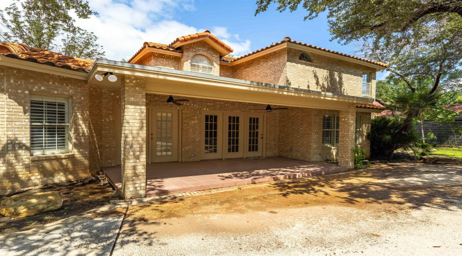 109 Devonshire Ct, Laredo, Texas 78041, 6 Bedrooms Bedrooms, 10 Rooms Rooms,4 BathroomsBathrooms,Residential,For Sale,109 Devonshire Ct,20262163