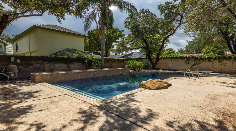 109 Devonshire Ct, Laredo, Texas 78041, 6 Bedrooms Bedrooms, 10 Rooms Rooms,4 BathroomsBathrooms,Residential,For Sale,109 Devonshire Ct,20262163