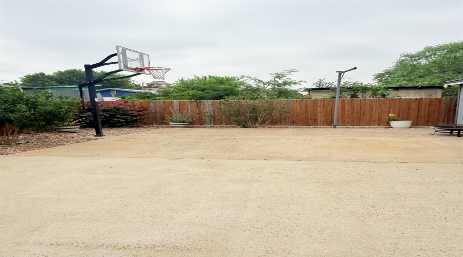 111 E Gustavus St, LAREDO, Texas 78040, 2 Bedrooms Bedrooms, 3 Rooms Rooms,1 BathroomBathrooms,Residential,For Sale,111 E Gustavus St,20262164