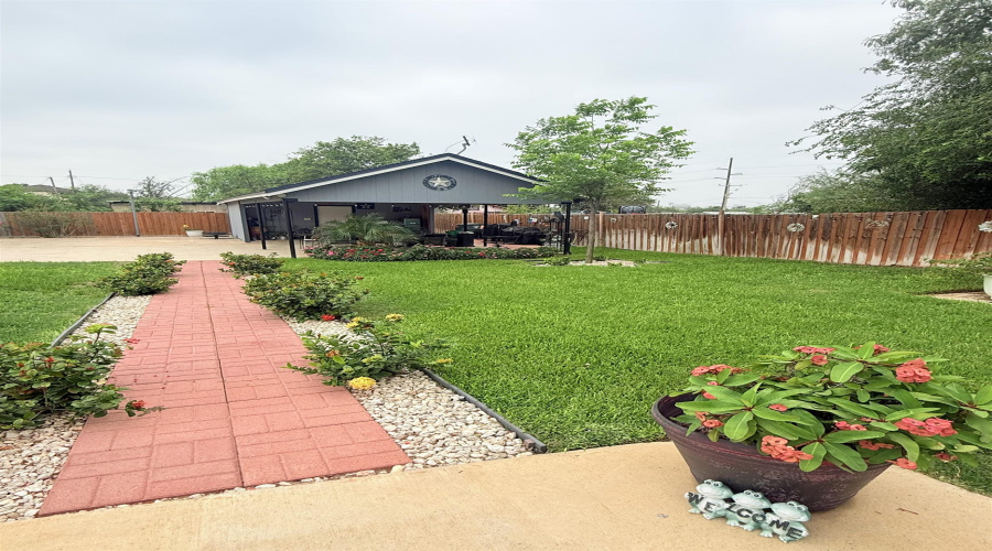 111 E Gustavus St, LAREDO, Texas 78040, 2 Bedrooms Bedrooms, 3 Rooms Rooms,1 BathroomBathrooms,Residential,For Sale,111 E Gustavus St,20262164