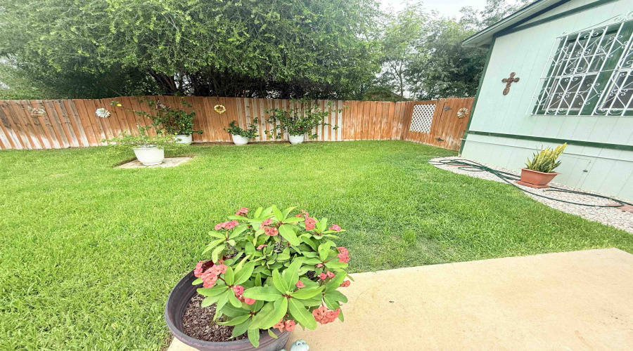 111 E Gustavus St, LAREDO, Texas 78040, 2 Bedrooms Bedrooms, 3 Rooms Rooms,1 BathroomBathrooms,Residential,For Sale,111 E Gustavus St,20262164