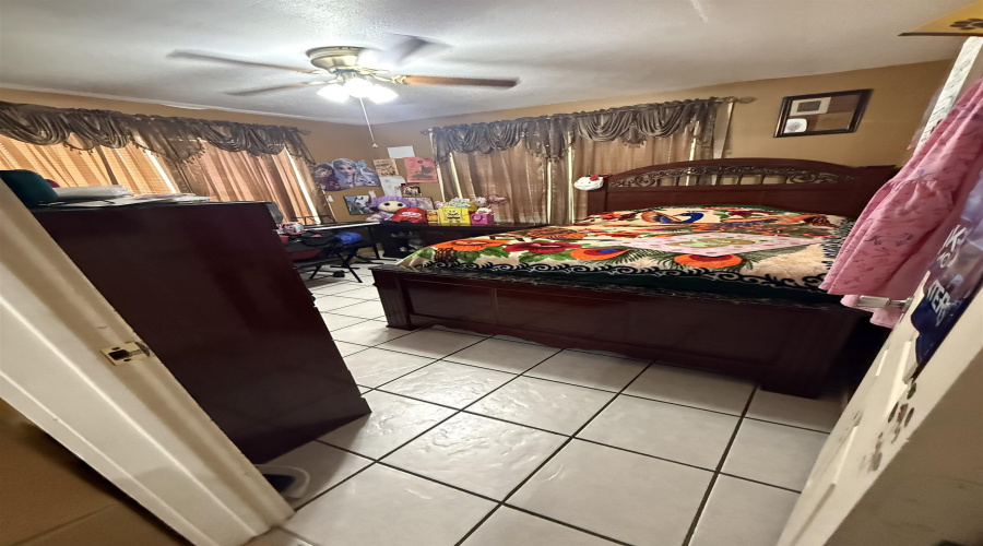 111 E Gustavus St, LAREDO, Texas 78040, 2 Bedrooms Bedrooms, 3 Rooms Rooms,1 BathroomBathrooms,Residential,For Sale,111 E Gustavus St,20262164