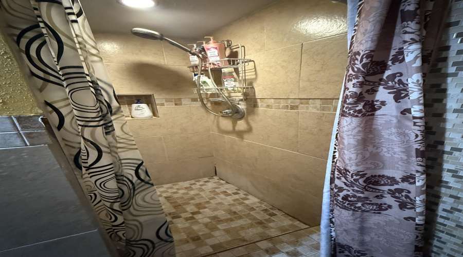 111 E Gustavus St, LAREDO, Texas 78040, 2 Bedrooms Bedrooms, 3 Rooms Rooms,1 BathroomBathrooms,Residential,For Sale,111 E Gustavus St,20262164