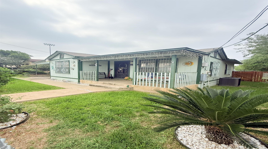 111 E Gustavus St, LAREDO, Texas 78040, 2 Bedrooms Bedrooms, 3 Rooms Rooms,1 BathroomBathrooms,Residential,For Sale,111 E Gustavus St,20262164