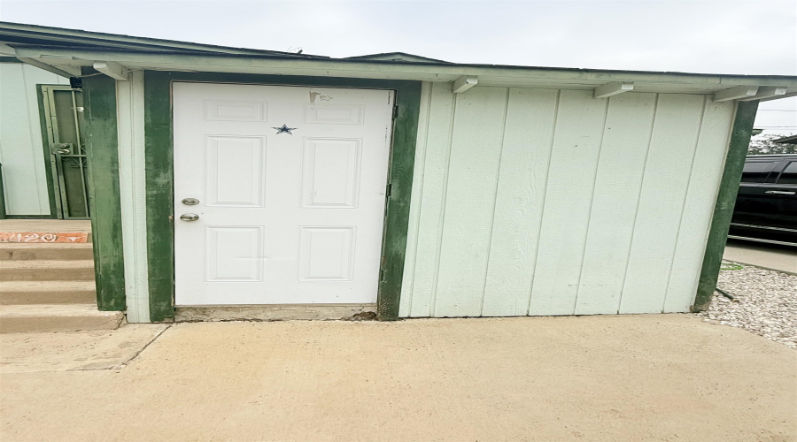 111 E Gustavus St, LAREDO, Texas 78040, 2 Bedrooms Bedrooms, 3 Rooms Rooms,1 BathroomBathrooms,Residential,For Sale,111 E Gustavus St,20262164