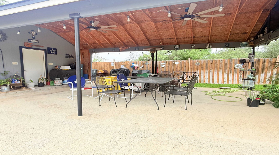 111 E Gustavus St, LAREDO, Texas 78040, 2 Bedrooms Bedrooms, 3 Rooms Rooms,1 BathroomBathrooms,Residential,For Sale,111 E Gustavus St,20262164