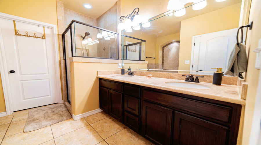 401 Sabal Loop, Laredo, Texas 78045, 6 Bedrooms Bedrooms, 8 Rooms Rooms,4 BathroomsBathrooms,Residential,For Sale,401 Sabal Loop,20262165