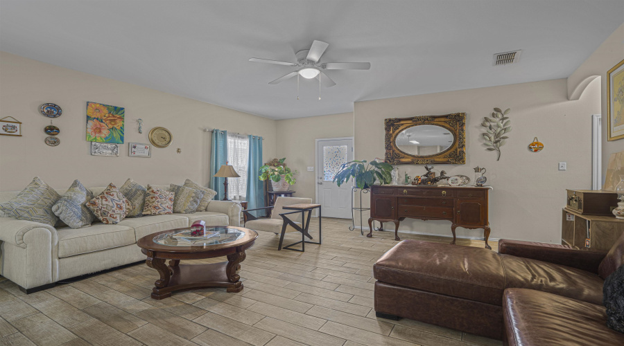 11334 Sierra Gorda Dr, Laredo, Texas 78045, 3 Bedrooms Bedrooms, 5 Rooms Rooms,2 BathroomsBathrooms,Residential,For Sale,11334 Sierra Gorda Dr,20262167