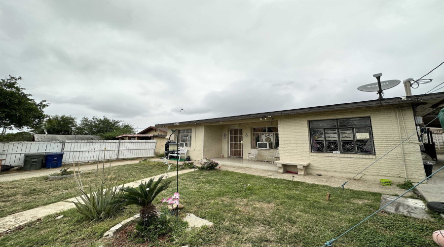 3212 Pecan St, Laredo, Texas 78046, 3 Bedrooms Bedrooms, 5 Rooms Rooms,1 BathroomBathrooms,Residential,For Rent,3212 Pecan St,20262168