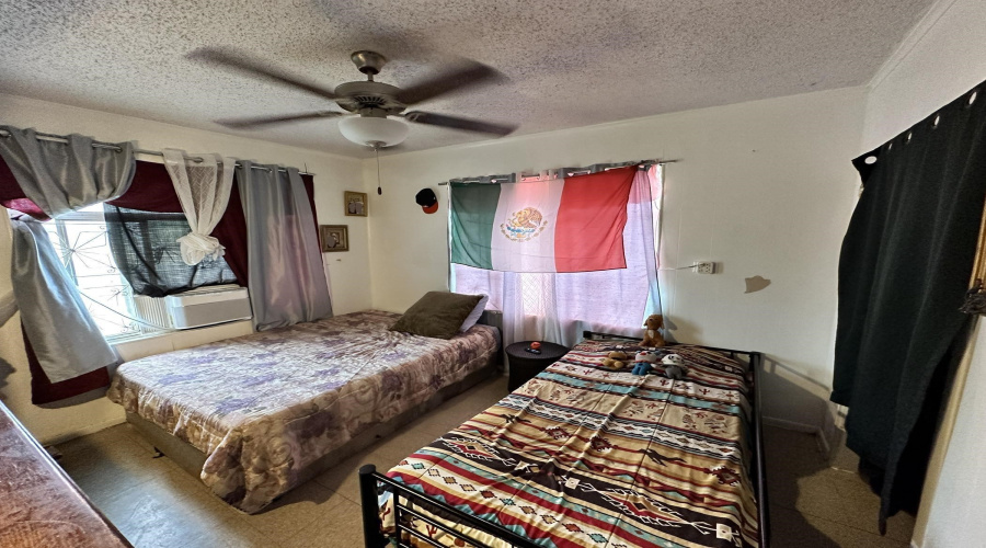 3212 Pecan St, Laredo, Texas 78046, 3 Bedrooms Bedrooms, 5 Rooms Rooms,1 BathroomBathrooms,Residential,For Rent,3212 Pecan St,20262168