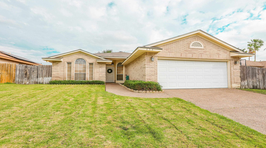 423 St Croix Dr, Laredo, Texas 78045, 3 Bedrooms Bedrooms, 4 Rooms Rooms,2 BathroomsBathrooms,Residential,For Sale,423 St Croix Dr,20262169
