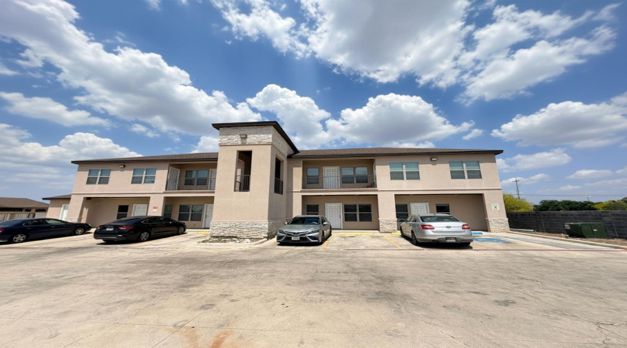 5601 Cuenca Dr, Laredo, Texas 78046, 2 Bedrooms Bedrooms, 2 Rooms Rooms,1 BathroomBathrooms,Residential,For Rent,5601 Cuenca Dr,20262172