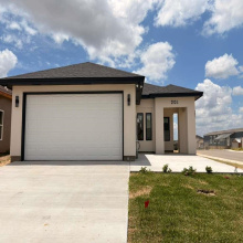 201 Lusitano Dr., Laredo, Texas 78046, 3 Bedrooms Bedrooms, 4 Rooms Rooms,2 BathroomsBathrooms,Residential,For Sale,201 Lusitano Dr.,20262174