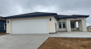 201 Lusitano Dr., Laredo, Texas 78046, 3 Bedrooms Bedrooms, 4 Rooms Rooms,2 BathroomsBathrooms,Residential,For Sale,201 Lusitano Dr.,20262174