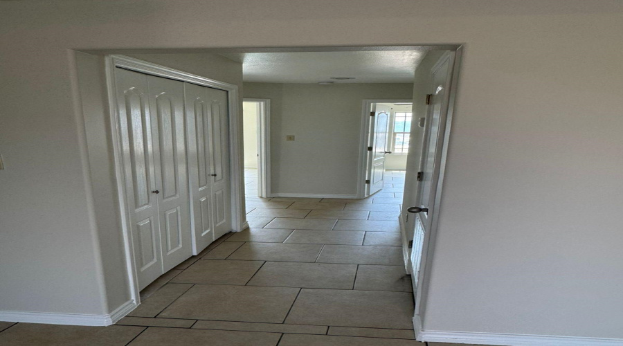 9805 Sterling St., Laredo, Texas 78045-0000, 3 Bedrooms Bedrooms, 5 Rooms Rooms,2 BathroomsBathrooms,Residential,For Rent,9805 Sterling St.,20262176
