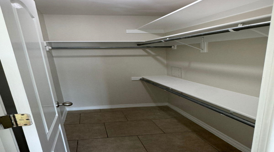 9805 Sterling St., Laredo, Texas 78045-0000, 3 Bedrooms Bedrooms, 5 Rooms Rooms,2 BathroomsBathrooms,Residential,For Rent,9805 Sterling St.,20262176