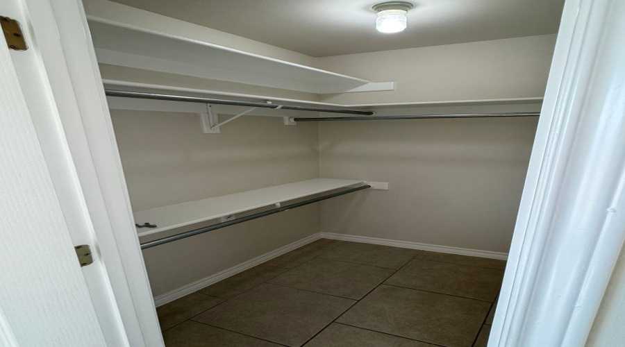 9805 Sterling St., Laredo, Texas 78045-0000, 3 Bedrooms Bedrooms, 5 Rooms Rooms,2 BathroomsBathrooms,Residential,For Rent,9805 Sterling St.,20262176