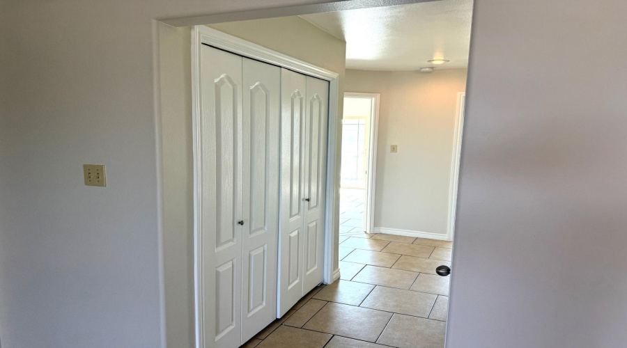 9805 Sterling St., Laredo, Texas 78045-0000, 3 Bedrooms Bedrooms, 5 Rooms Rooms,2 BathroomsBathrooms,Residential,For Rent,9805 Sterling St.,20262176