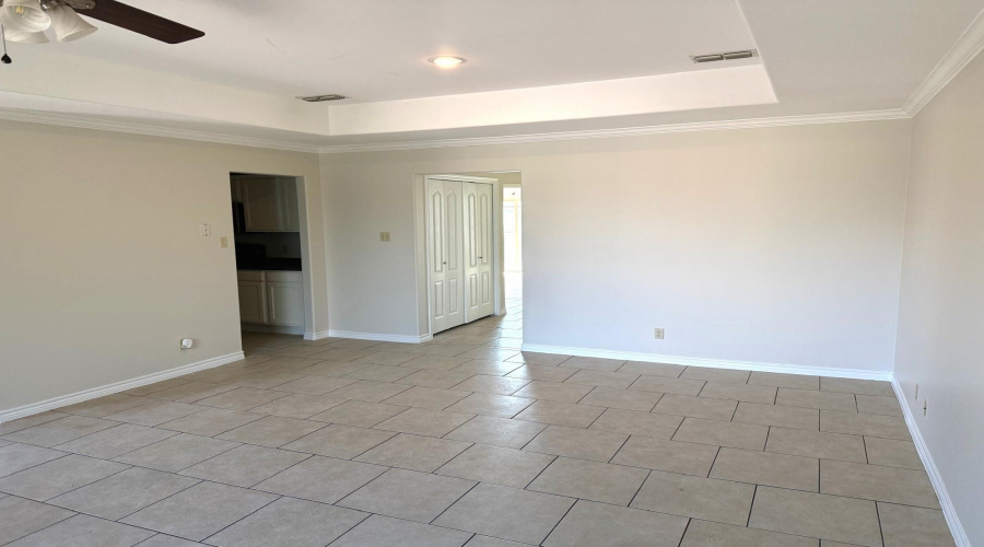 9805 Sterling St., Laredo, Texas 78045-0000, 3 Bedrooms Bedrooms, 5 Rooms Rooms,2 BathroomsBathrooms,Residential,For Rent,9805 Sterling St.,20262176