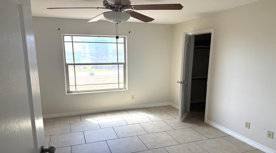 9805 Sterling St., Laredo, Texas 78045-0000, 3 Bedrooms Bedrooms, 5 Rooms Rooms,2 BathroomsBathrooms,Residential,For Rent,9805 Sterling St.,20262176