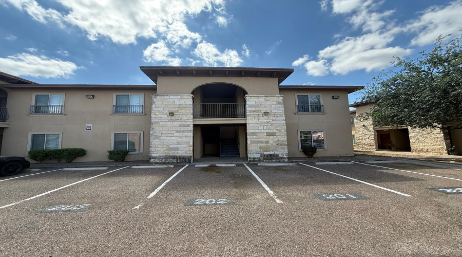 9805 Sterling St., Laredo, Texas 78045-0000, 3 Bedrooms Bedrooms, 5 Rooms Rooms,2 BathroomsBathrooms,Residential,For Rent,9805 Sterling St.,20262176