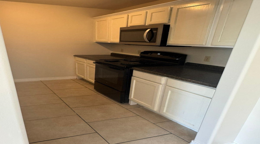 9805 Sterling St., Laredo, Texas 78045-0000, 3 Bedrooms Bedrooms, 5 Rooms Rooms,2 BathroomsBathrooms,Residential,For Rent,9805 Sterling St.,20262176