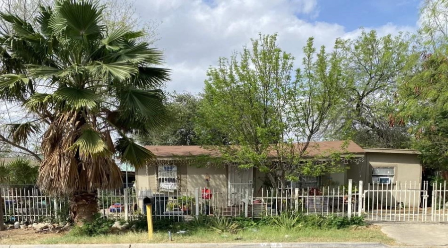 3220 Chestnut St, Laredo, Texas 78046, 3 Bedrooms Bedrooms, 4 Rooms Rooms,2 BathroomsBathrooms,Residential,For Sale,3220 Chestnut St,20262178