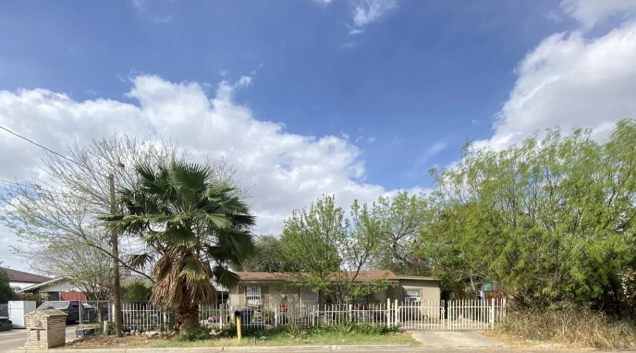 3220 Chestnut St, Laredo, Texas 78046, 3 Bedrooms Bedrooms, 4 Rooms Rooms,2 BathroomsBathrooms,Residential,For Sale,3220 Chestnut St,20262178